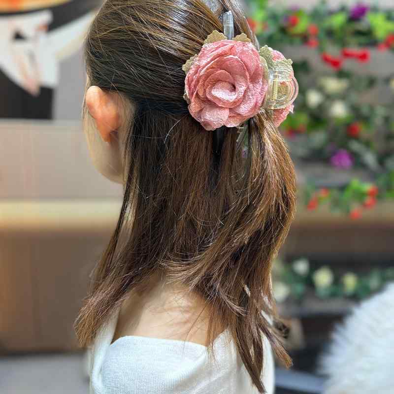・カテゴリ: ヘアアクセサリー・スタイル: バンスクリップ、韓国・素材: プラスチック、樹脂・加工: ハンドメイド・: フラワー・カラー展開: オフホワイト、ウォーターメロンレッド、パープル・サイズ展開: 大、小・対象: レディース・スタイルイメージ: 清潔感、ガーリー