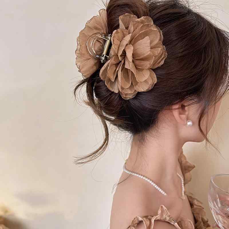 ・カテゴリ: ヘアアクセサリー・タイプ: バンスクリップ・素材: プラスチック、樹脂・仕様: 大サイズ・加工: ハンドメイド・: フラワー・スタイル: スイート、フェミニン・カラー展開: ピンクパープル、ブラウン、ブルー、グリーン、ブラック、ホワイト、ピンク・対象: レディース