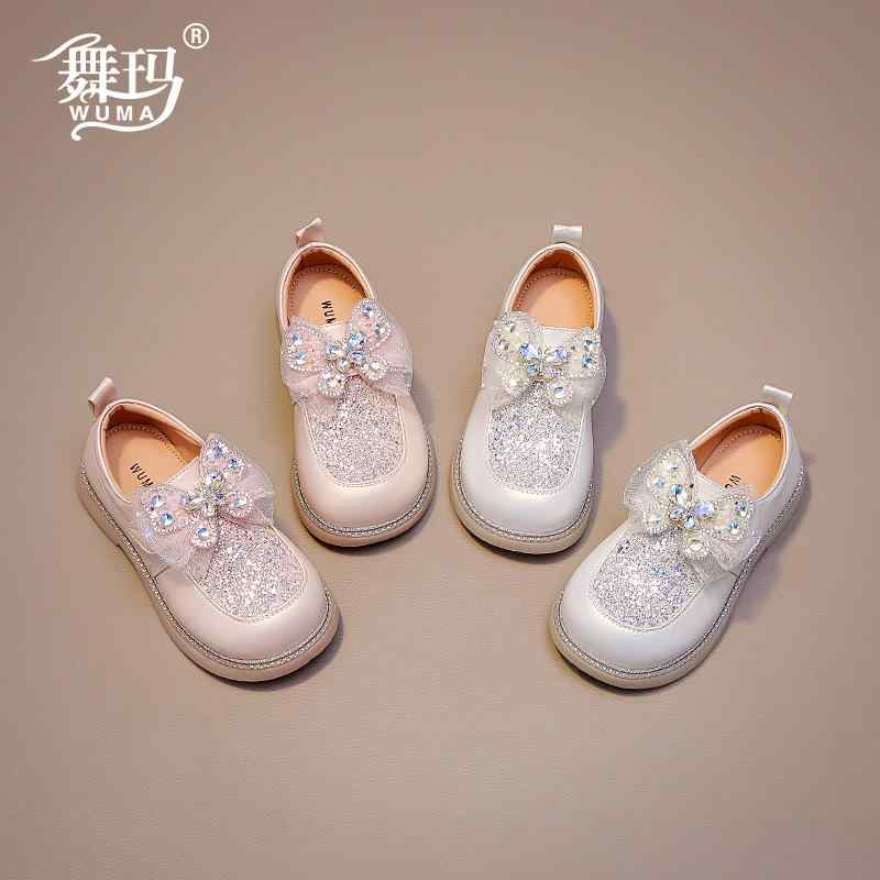 ・スタイル: プリンセス・カラー展開: ピンク、アイボリー・サイズ展開: 23, 24, 25, 26, 27, 28, 29, 30, 31, 32, 33, 34, 35・対象年齢: キッズ（4-12歳）・性別: 女の子・アッパー素材: 牛床革・靴底素材: ゴム・タイプ: ローカット・要素: ステッチ・着脱方法: 面ファスナー・柄: 無地