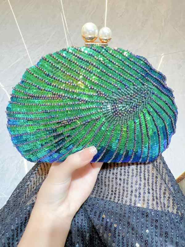 パーティーバッグ レディース クラッチ 手提げ ショルダー 斜め掛け チャイナドレス 孔雀 ビーズ 刺繍 ヴィンテージ風 結婚式 お呼ばれ 二次会 フォーマル シェル型 グリーン シルバー ゴールド 春夏