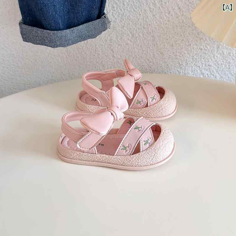 サンダル 女の子 キッズ ベビー 幼児 ガールズ 刺繍 プリンセスシューズ ソフトソール 柔らかい 屈曲性 つま先ガード 面ファスナー 脱ぎ履きしやすい 合成革 ゴム底 春夏 カジュアル かわいい ピンク ベージュ