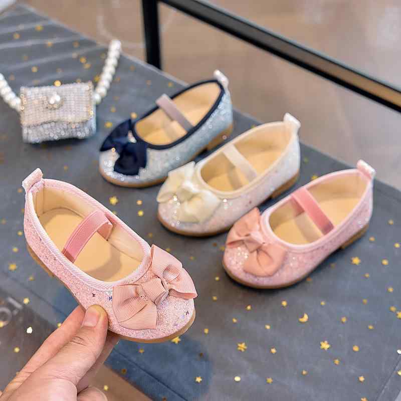 樂天商城 - プリンセスシューズ 女の子 キッズ パンプス フラット スパンコール ラメ リボン キラキラ 通気性 柔らかい底 滑り止め 歩きやすい 合成革 モカシン 春夏 秋 通学 結婚式 発表会 ブルー ホワイト ピンク