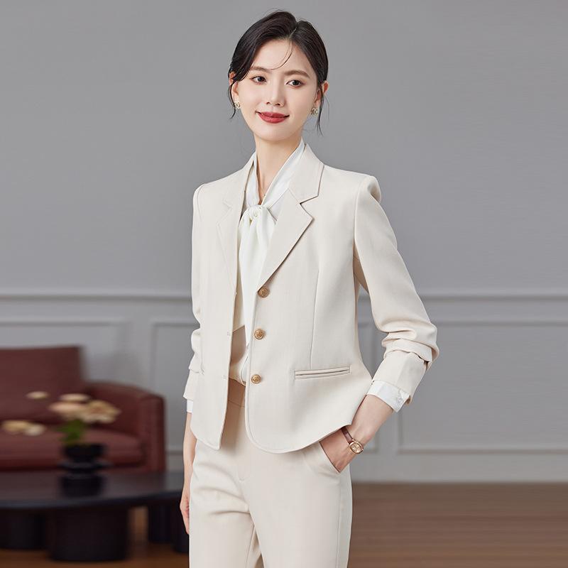 テーラードジャケット レディース セットアップ パンツスーツ 春秋 ショート丈 事務服 通勤 オフィス フォーマル 冠婚葬祭 卒業式 入学式 アウター 羽織り 上着 スーツ 2点セット きれいめ 無地 ブラウン ブラック ベージュ ポリエステル