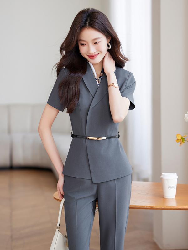 パンツスーツ レディース セットアップ テーラードジャケット 春秋 オフィスカジュアル 通勤 事務服 接客 上品 エレガント ウエストマーク スリム 着やせ ポリエステル ネイビー ブラック グレー ポケット ビジネス きれいめ スラッ