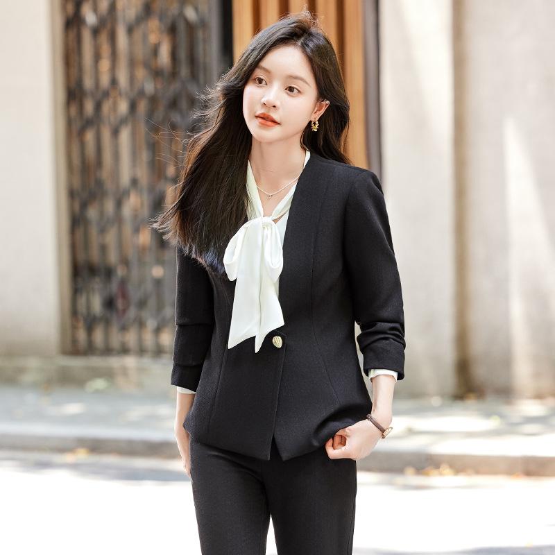 Suits For Job Interviews - パンツスーツ レディース ジャケット セットアップ ノーカラー 春秋 事務服 接客 オフィス 上品 黒 白 ピンク ビジネス ボトムス スラックス ポリエステル レーヨン 長袖 無地 襟なし きれいめ シンプル