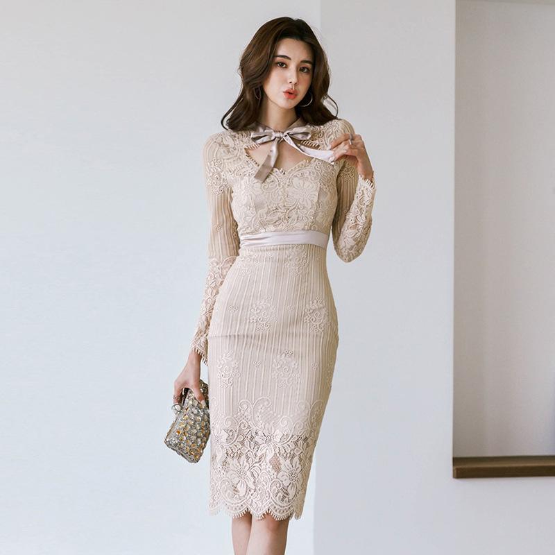 ・素材: 蕾丝、ポリエステル80-90%・柄: 無地・加工: 拼贴/拼接・スタイル: ベーシック、通勤、エレガント・着丈: ミモレ丈・スカートシルエット: タイトスカート・ネックライン: Vネック・袖丈: 長袖・袖型: スタンダードスリーブ・ウエスト: ハイウエスト・装飾: 蝶結び、レース・カラー: 画像色・サイズ展開: S、M、L、XL・セット構成: 単品
