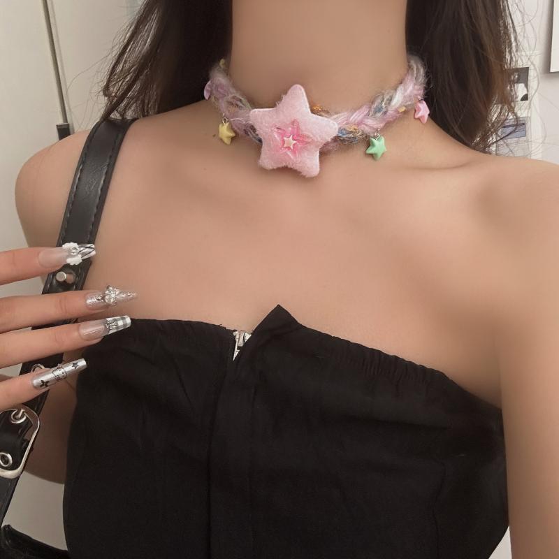 ・素材: 樹脂・加工方法: 電気メッキ・: 幾何学模様・チェーンスタイル: チョーカー・ペンダント素材: 樹脂・周囲長: 31cm〜40cm・流行要素: 星柄・スタイル: スウィートクール・重さ: 約11g・スタイル分類: 個性的なトレンド・カテゴリ: ネックレス・対象: ユニセックス・流行要素分類: 自然