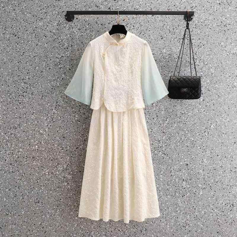 ・カテゴリ: 漢服・主な素材: 綿（95%以上）、ポリエステル・カラー展開: アプリコットトップス（単品）、グリーントップス（単品）、ブルートップス（単品）、アプリコットスカート（単品）、グリーンスカート（単品）、ブルースカート（単品）、アプリコットトップス+アプリコットスカート（セット）、グリーントップス+グリーンスカート（セット）、ブルートップス+ブルースカート（セット）・サイズ展開: M（推奨40kg-47.5kg）、L（推奨47.5kg-52.5kg）、XL（推奨52.5kg-57.5kg）、2XL（推奨57.5kg-62.5kg）、3XL（推奨62.5kg-67.5kg）、4XL（推奨67.5kg-72.5kg）、5XL（推奨72.5kg-82.5kg）・デザイン: ジャガード