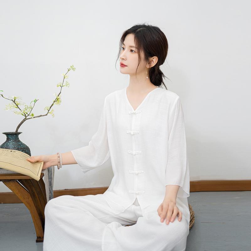 ・カテゴリ: トップス・主な素材: ポリエステル、綿・カラー展開: ホワイト、ピンク・サイズ展開: M、L、XL、XXL・デザイン要素: チャイナボタン