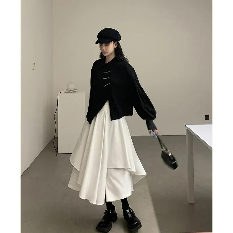 ・カラー展開: ホワイト、ブラック、キャラメル・サイズ展開: M、L、XL、XXL、3XL、4XL・主な素材: ポリエステル・素材含有率: 70%超〜80%以下・スタイル: ユニセックス、ストリート系、個性的ストリート・柄・デザイン: 無地・ディテール: パッチワーク／切り替え