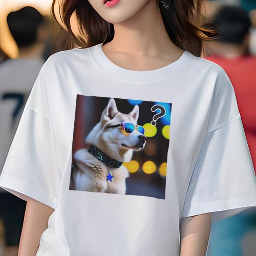 楽天フロントップ楽天市場店Tシャツ レディース 犬ファン 半袖 春夏 犬柄 プリント カジュアル かわいい 人間用 フィットネス ダンス サングラス ハスキー きらきらした首輪 青い星のペンダント カラフルな背景