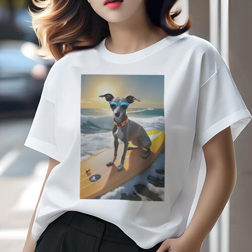 イタリアングレーハウンド Tシャツ レディース 犬ファン 半袖 春夏 犬柄 プリント カジュアル かわいい 人間用 個性派 ここだけのデザイン 面白 サーフィン イタリアングレーハウンド 海 波 太陽