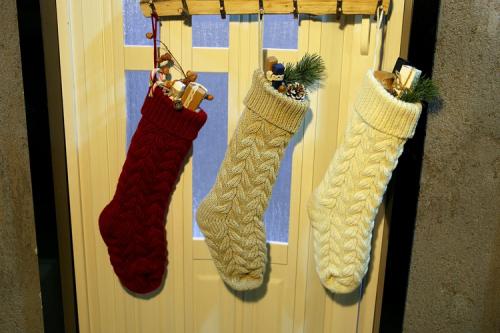 クリスマス 靴下 サンタ プレゼント ウール ツリー バック 飾り ソックス オーナメント ブーツ 装飾 ストラップ 雑貨 おしゃれ ケーブル編み 赤 白 緑