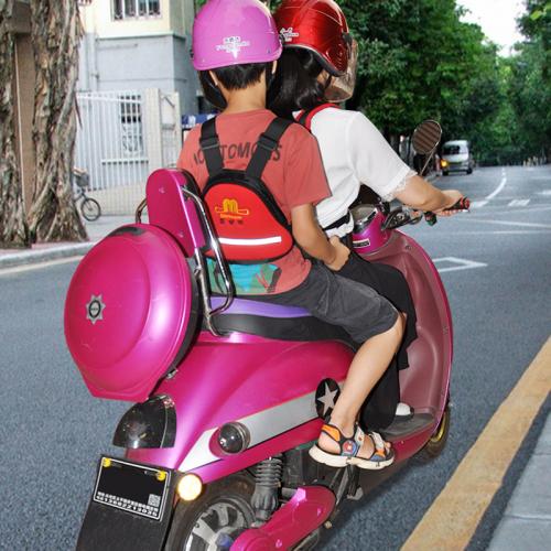 バイク 子ども タンデムベルト 男の子 女の子 補助ベルト オートバイ 2人乗り セーフティベルト 落下防止 調節可能 リュックタイプ メッシュ 通気性 ツーリング シンプル 赤 青