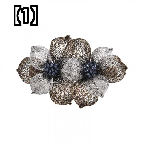 ヘアアクセサリー クリップ レディース シンプル おしゃれ エレガント 花 お出かけ 休日 イベント お祝い 披露宴