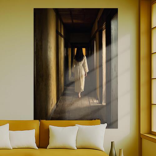 廊下 女性 白い服 長い髪 ホラー 防犯 タペストリー ハロウィン インテリア 大きい 撮影背景 壁掛け 大判 長方形 壁布 黄色 ベージュ 黒
