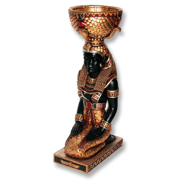 高貴な衣装をまとった女性が姿勢を正して座っているプランター。 花より女性に見惚れてしまう！ 自宅の玄関やオフィスのワンポイントオブジェにするとお洒落！ 大人気のFRPオブジェです！ FRPは水に強く、丈夫で軽量な素材です。 装飾性の高いデザ...