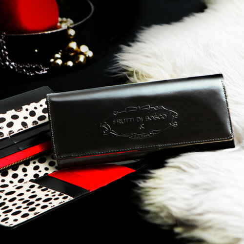 真夜中を鮮やかにすり抜ける。フルッティディボスコ ALBA OLIVIA(アルバ オリヴィア) ガラス革の上品なツヤとダルメシアンのギャップが魅力 財布 レディ...