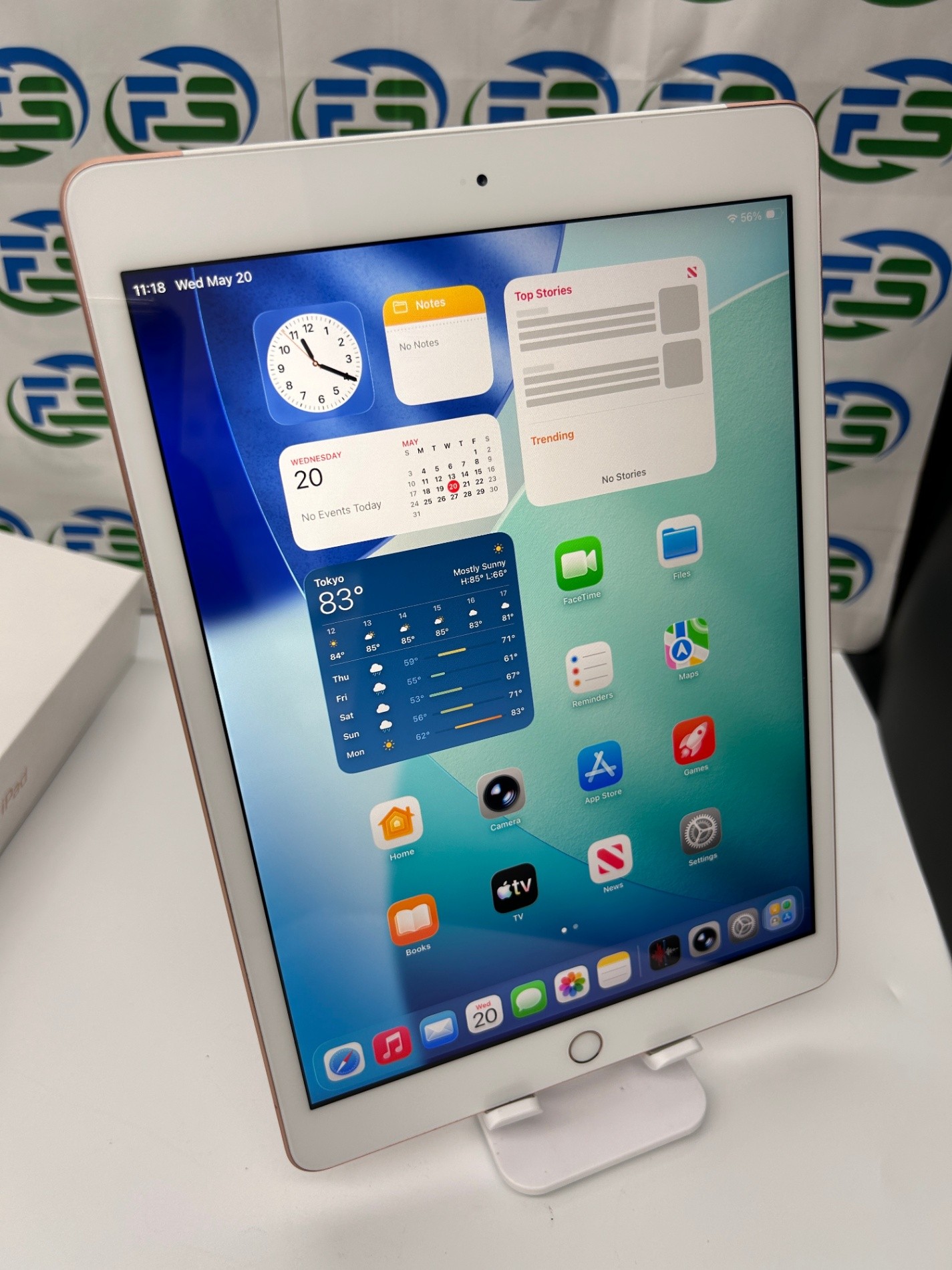 【中古】 iPad 第8世代 Cellular 32GB ゴールド MYMK2J/A A2429 訳あり ヤケ小 - Image 2