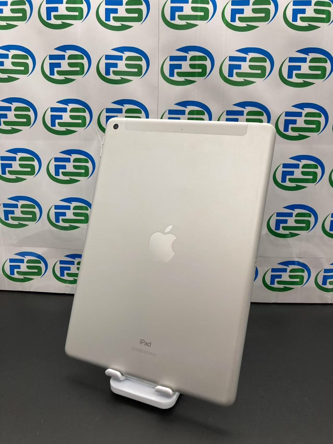 FSモバイルの【中古】 iPad 第8世代 Cellular 32GB シルバー MYMJ2J/A A2429 SIMフリー 外観きれい 訳あり（電源ボタン） バッテリー85% ジャンク 使用可能　au版｜アングル2