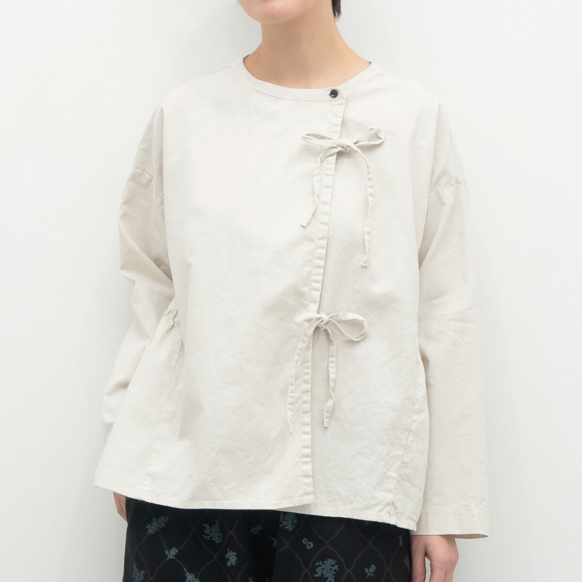 【SALE40%off】[公式ストア] tukuroi by SUN VALLEY ツクロイ / 製品染め 綿麻 平織 リボン ブラウス