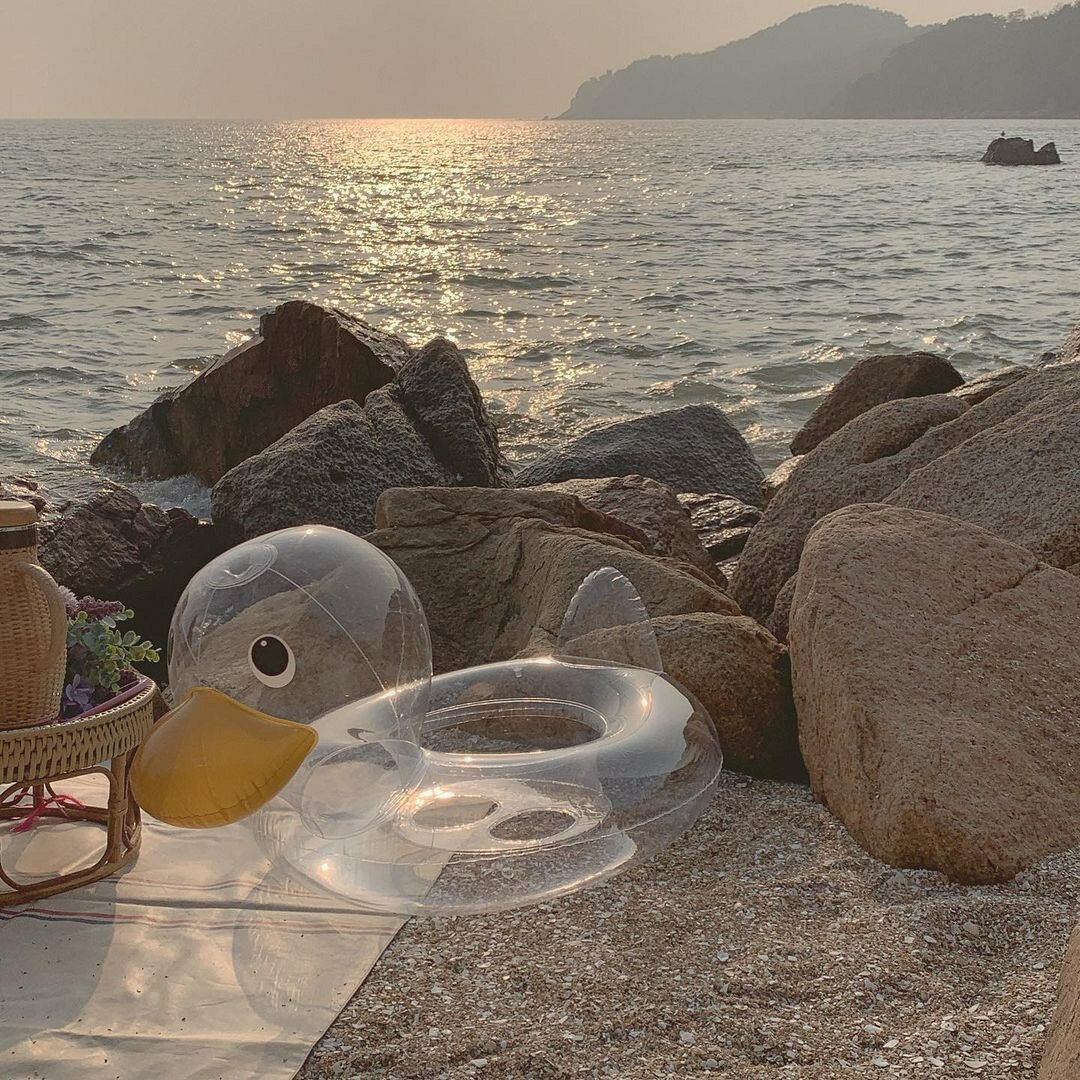 インスタグラムで流行っている浮き輪です くりっとしたお目目が可愛いあひるの浮き輪は写真撮影にも使えます キッズ浮き輪 浮き輪 子ども用 22公式店舗 あひる浮き輪 かわいい 海外子供服