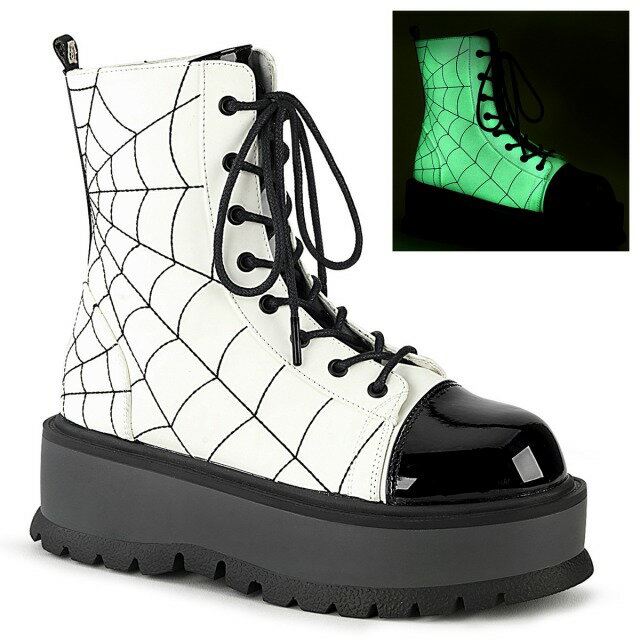 2" (51mm) Platform Lace-Up Front Ankle Boot Featuring Embroidered Spider Web Detail 【ソールの高さ】約5cm ブラックライトに反応して光ります。 ※こちらの商品は取り寄せ商品になります。 商品のデザイン変更等でご注文後に 在庫切れのお返事を差し上げることもございます。 ご了承の程、よろしくお願い致します。 インポートシューズ・パンクファッション・ゴシック・厚底シューズ・コスプレシューズで有名な PLEASER（プリーザー）・DEMONIA（デモニア）の商品です。 ※サイズについてはこちらをクリック ■在庫管理に関しましては細心の注意を払っておりますが、 他サイトとの併売の為、在庫切れの場合がございます。 ■万が一売り切れの場合はメール・お電話にてご連絡させていただきます。 ■画面上と実物では多少色具合が異なって見える場合がございます。 ■輸入品のため、多少のキズ、汚れ、臭い、接着剤のはみ出しなどが見られる場合がございます。 ご了承の上ご購入ください。 ■日本サイズとは違いますので、若干の誤差はご了承のうえご購入くださいませ。 ■パッケージ(靴箱)に記載されているサイズはメーカー使用のUSサイズになります。 -外箱のサイズ表記について- 米国規格靴のサイズでUS8の場合、外箱には26.8cmと表記されている場合があります。 日本規格では靴のサイズは履く人の足のサイズをさしますが、 欧米で靴のサイズと言うと、靴の外寸法のサイズを指す場合があります。 履く靴の大きさ（外寸）は26.8cmという表記になります。 また、メーカーによっては靴を作る際の木型の大きさで表記される場合もあります。 ※実際の外箱に記載されている数値は商品タイプによって異なる場合がありますのでご了承下さい。 ■サイズについてご不安な場合はお気軽にお問い合わせください。