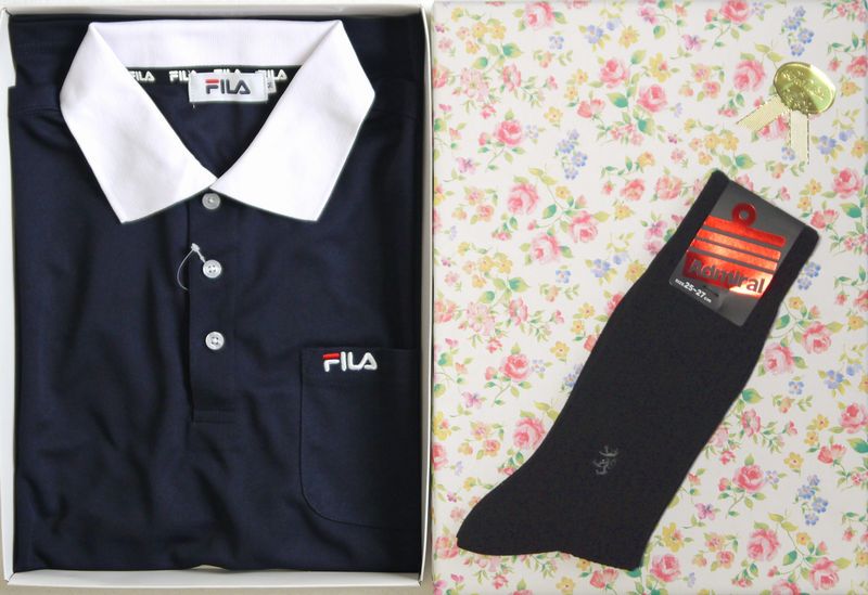 父の日 ギフト ポロシャツ【FILA フィラ】半袖 ドライかのこ 抗菌防臭 吸汗速乾 UVカット 無地 ワンポイント刺繍 紳士靴下2足付【ラッピング&送料無料】メール便不可