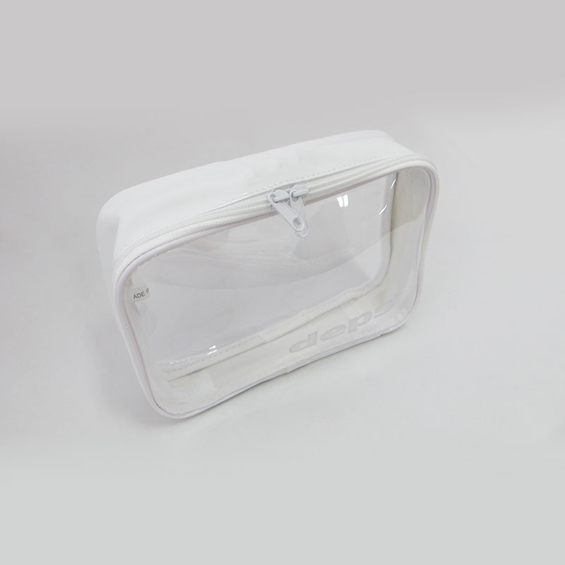 デプス　マルチポーチ L ホワイト　【釣具　釣り具】