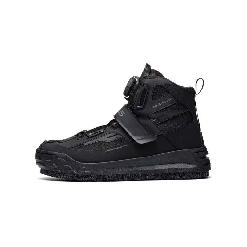 仕様表■剛性を増したBOAフィットシステムダイヤル、安定感のあるソール形状、透湿防水のドライシールド＋など機能性充分の磯シューズです。幅広甲高の日本人の足に合う足型を採用しているため、自然なフィット感が得られます。また、BOAフィットシステムのダイヤルにはMサイズを採用しており、太いワイヤーと相まって全体的にしっかりと締め込むことができます。さらに、前下がりの磯でも親指に負荷をかけないように甲ベルトを採用しています。耐久性に関しては、ソールとミッドソールが大きくなったことで、靴本体に磯が当たりにくい構造となり、本体の耐久性が向上しています。防水性能についても、ブーティーにドライシールド＋を採用することで、防水の耐久性能が向上しています。戦闘力が向上したネクサスの磯シューズをぜひ履いて体感してください。■ストレスフリーのホールド感幅広甲高の足型を採用し自然なフィット感を実現しました。それをBOAフィットシステムの大型ダイヤルの強いトルクと太いワイヤーの高い剛性で足全体を包み込むようにホールドします。ファイト中や移動時の足元へのストレスが少なく、快適性の向上に寄与します。■大きくなったTypeAのソールで本体足をしっかりと保護ソールが大きいType Aのジオロックに対応しています。ラバーミッドソールとソールが大きくなり、足やシューズ本体の保護性が向上し、アングラーの足をしっかり守ります。シューズ自体の耐久性も高く、長くご使用いただけます。■透湿防水でムレが軽減防水性がさらに高くなったシマノオリジナルの透湿防水素材「ドライシールド＋」を採用しています。これにより、しっかりと水をシャットアウトし、ムレを軽減します。シューズ内を常に快適に保ち、足元のストレスを軽減します。■可動域が広がる足首のデザイン前下がりの多い磯を考慮し、足首部の後ろ側を斜めにカットして可動域を広げています。■磯オールラウンドのカットラバーピンフェルトソール渡船のデッキやフラットな磯では、フェルトとラバーがしっかりとアシストし、ごつごつした磯ではスパイクがきっちりとグリップします。■甲ベルトで爪先保護前下がりの磯で爪先に荷重がかかりすぎないよう、甲ベルトがしっかりとホールドしてくれます。SHIMANO FS-160Yシマノ FS-160Y ジオロックDS+シューズカットラバーピンフェルト●品番:FS-160Y●サイズ:24.5●カラー:ブラック詳細はこちら