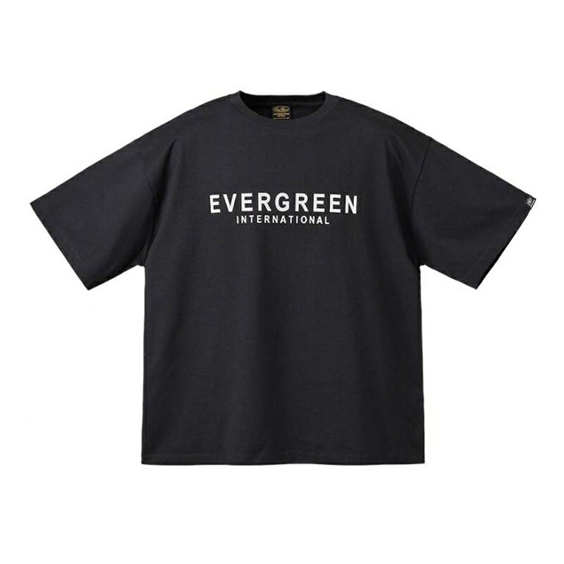 仕様表なめらか素材とゆったりシルエットで快適な着心地を追及した「EG ボクシーシルエットTシャツ」。■ コンパクトコーマ糸　生地素材には、毛羽立ちを極限まで抑えた上質な綿糸「コンパクトコーマ糸」を100％使用。　シルクのようになめらかで心地よい肌触りを実現。■ ボクシーシルエット　体のラインを拾いにくいボックス型のシルエット。ゆったりリラックスできる着用感が特徴。■ オリジナルピスネーム　左袖にはハイクオリティの証、EGオリジナルピスネームをあしらいました。■ デオドラントネーム　襟部に消臭・抗菌効果のあるデオドラント織ネームを採用。EVERGREENエバーグリーン　EGボクシーシルエットTシャツ●カラー：XL●サイズ：ブラック●身丈(cm)：75●身幅(cm)：66●肩幅(cm)：60●袖丈(cm)：24※サイズは目安です。詳細はこちら