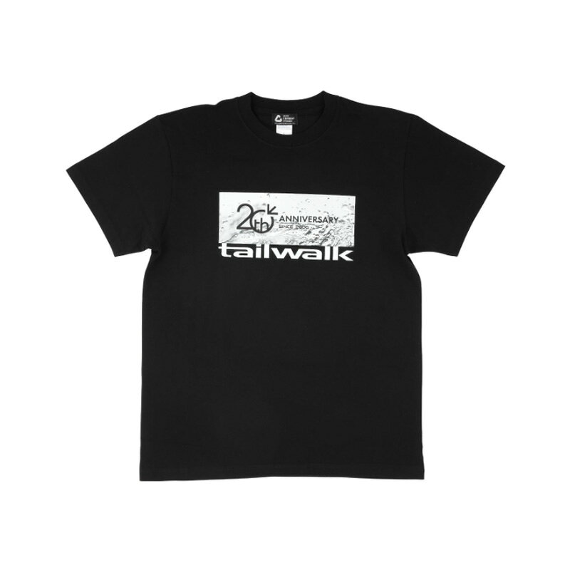 仕様表tailwalk 20周年を記念した限定Tシャツtailwalk 20周年を記念した、限定モデルのショートスリーブTシャツ。tailwalk　TW 20th ANV LTD T-SHIRTテイルウォーク　TW 20th アニバーサリー リミテッド Tシャツ●サイズ：XXL●身　丈：81cm●身　幅：63cm●肩　幅：57cm●袖　丈：25cm●カラー：ブラック詳細はこちら