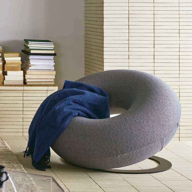 Rakuten - ラウンジチェア おしゃれ 1人掛け ソファ ワイド チェア 椅子 イス 幅97cm ゆったり 贅沢 ロータイプ パーソナルチェア スチール脚 布製 ファブリック インダストリアル モダン 北欧 リビング 読書 リラックス 頑丈 東谷 PC-561 組立式