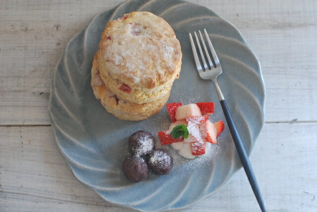 手作り食器　ドレープ皿　21cm　ブルーグレイ　花型プレート　美濃焼　【人気食器　お花皿　美濃焼　インスタグラム】のサムネイル