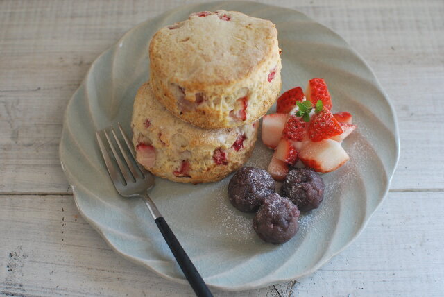 手作り食器　ドレープ皿　21cm　ペールグリーン　花型プレート　美濃焼　【人気食器　お花皿　美濃焼　インスタグラム】のサムネイル