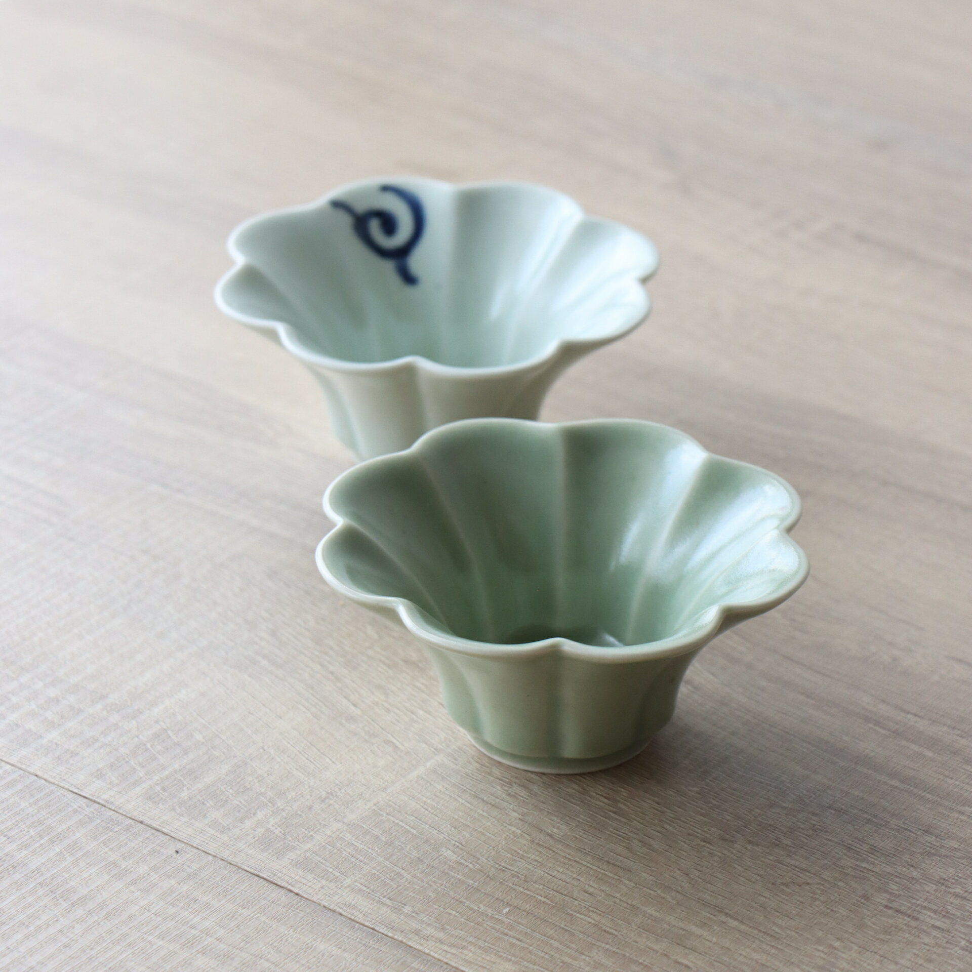 小鉢 花型 波佐見焼 和食器 青磁 一方唐草 陶器 お洒落 食器 おかず 副菜 かわいい シンプル アンティーク