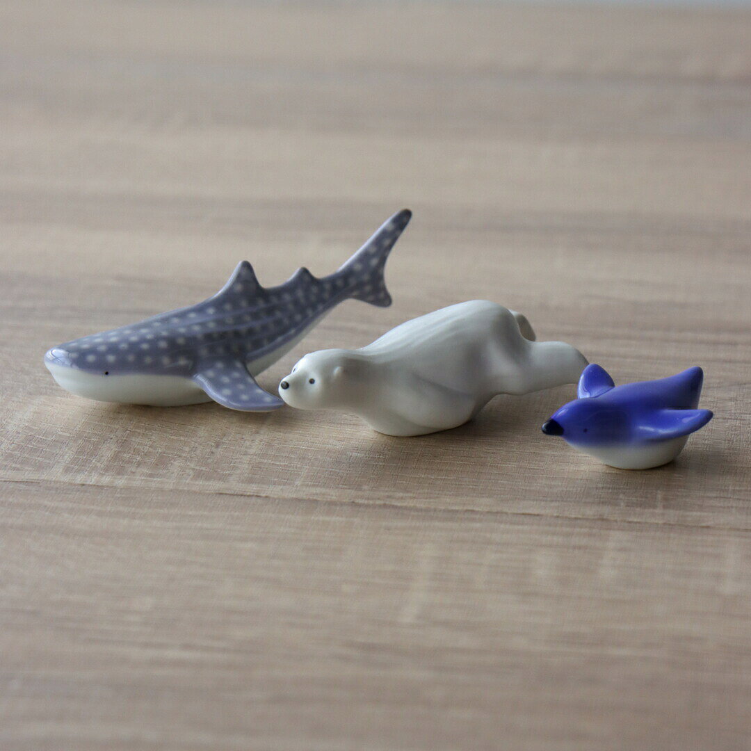 有田焼 山忠のシロクマ 白熊 箸置き 置物 ミニチュア 陶器 有田焼 白 ホワイト マット かわいい おもしろい 小物 インテリア 雑貨 食卓小物 食卓雑貨 カトラリーレスト 北川美宣｜アングル2