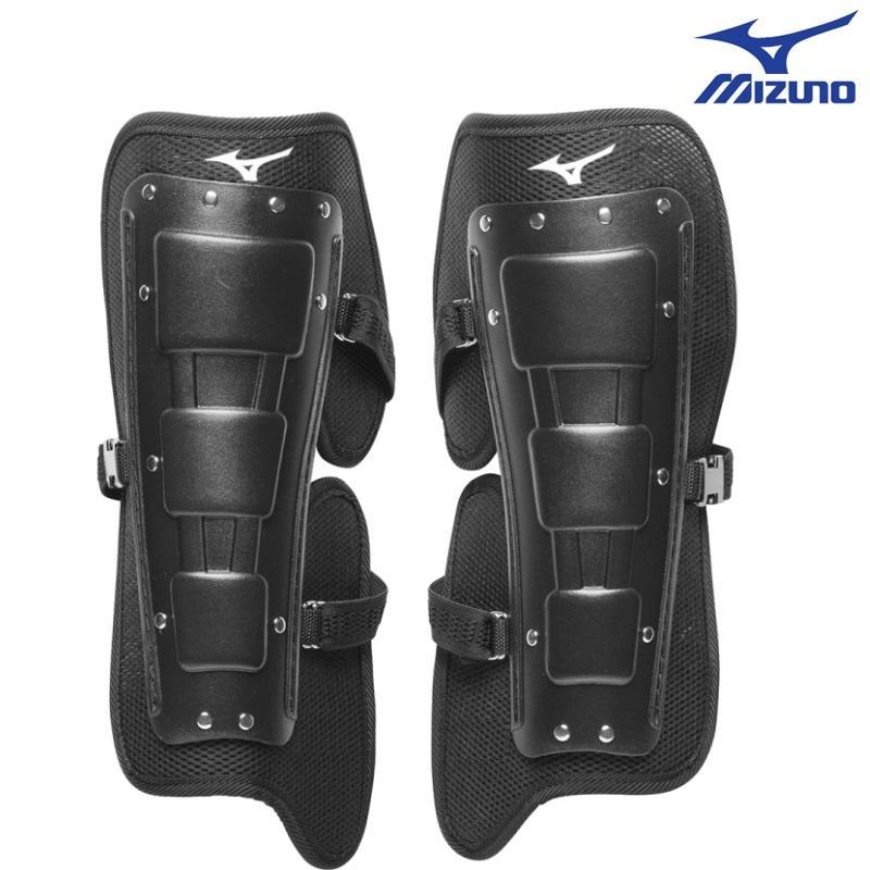 大人気！大特価セール！最安値に挑戦！軟式野球、ゴムソフトボール兼用！ 【MIZUNO】ミズノ 審判（球審）用 レガース 軟式・ゴムソフトボール用 1DJLU220（野球・ソフトボール・審判・球審・アンパイア用・防具・レガース・レガーツ・レッグガード） 品番 1DJLU22009 カラー 09：ブラック サイズ 280×385mm 質量 約400g 樹脂部 ポリエチレン パッド ポリウレタン、EVA プラスチックバックル レガーズバンド 1DJYL100 原産国 日本製 激安超特価セール！1DJLU220、1DJLU22009も特価販売中！