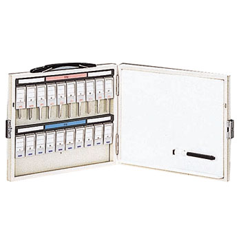 ▼ アプリインストールでクーポンGET！●本体寸法：W333×D40×H270mm●材質：本体／スチール・メラニン焼付塗装キーホルダー・ハンガー部材／スチロール樹脂●ホルダー色：ピンク・青●ホワイトボード付（マーカー・イレイザー付）●シリンダーロック付●取手付・キーステーションホルダーはこちら(別売)　→青