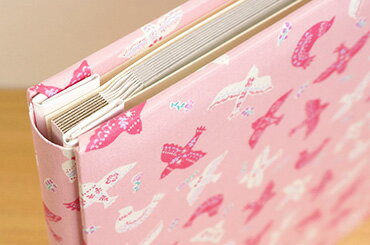 【★受注生産】【WEB限定品】アルバム 誕生用 名入れアルバム 手作り フエルアルバム テキスタイル バードランド ピンク YJ-LB-44 赤ちゃん 出産祝い マタニティ 写真 #101# 3