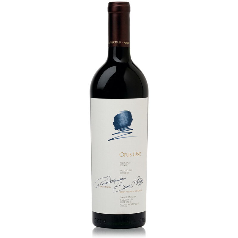 Opus One オーパス ワン 2019 待望のオーパスワン最新ヴィンテージ2019年が限定入荷！数量僅かにつきお早めに！！ ※こちらの商品は下記生産年(ヴィンテージ)もご用意しております。 ・生産年2012年製 ・生産年2013年製 ・生産年2016年製（マグナムボトル） 例年のほぼ2倍の雨量を記録した2019年の春は、恵みの雨が大地を潤し、ぶどうの生育期に必要な水分をもたらしてくれました。平年より数日早い9月10日に始まった収穫は、4週間で終了し、セラーでは穏やかにかつ安定したペースで作業が進みました。オーパスワン2019は、ブラックプラム、ブルーベリー、黒スグリ、乾燥したバラの花びらのアロマが高く、かすかなミネラルのニュアンスが感じられます。きめ細やかなタンニンは、クリーミーでサテンのような質感をもたらします。優しく広がる酸味とフレッシュさ、余韻に長引く繊細なダークチョコレートの心地よい苦味が印象的です。※商品画像と実際の商品の生産年(ヴィンテージ)が異なる場合がございます。正しくは商品名および詳細欄の生産年をご確認ください。 ■生産者：オーパス ワン ■生産地：アメリカ ＞ カリフォルニア ＞ ナパ ヴァレー ■生産年：2019年 ■タイプ：赤ワイン フルボディ ■原材料：カベルネ ソーヴィニヨン78%、メルロー8%、プティ ヴェルド6%、カベルネ フラン6%、マルベック2% ■アルコール；14.5% ■内容量：750ml ■醸造・熟成：マセレーション22日間／新樽比率100%のフレンチオーク樽で19ヶ月熟成 ■参考評価：ワイン アドヴォケイト99点 ■輸入者名：株式会社 アルカン ■配送について 【夏季 （5月から9月頃）のワインの配送につきまして】 配送中の温度変化によるワインの液漏れを防ぐ為、夏季はクール便（送料に別途330円加算）のご利用をお薦めしております。 クール便をご利用になられない場合の液漏れ事故や品質劣化等による補償、商品の返品は一切応じかねますので予めご了承くださいませ。 原則、クール便のご利用につきましてはお客様のご判断でお願い致します。 また、高級ワインをご購入のお客様につきましては、ご指定がなくともクール便のご利用を御願いする場合がございます。ワインを最良の状態でお届けするためですので、何卒ご理解いただきますようお願い申し上げます（この場合330円を追加で頂戴いたします）。※クール便ご利用の場合、下記リンク先よりクール便発送のオプションを商品と一緒にご購入ください。 一度に梱包できる本数は ワイン750ml瓶で6本までです。7本以上ご注文の場合は1梱包につきクール便料の追加をお願いいたします。 Opus Oneオーパスワン アメリカ初のウルトラプレミアムワイン ヨーロッパの偉大なワインファミリーとして最も有名なロートシルト (ロスチャイルド) 家のフィリップ・ド・ロートシルト男爵は、20歳の若さで、父アンリ男爵からシャトー・ムートン・ロートシルトの経営を引き継ぎ、その後ワイン業界に革新をもたらしました。シャトー元詰めを考案し、著名な芸術家にラベルのデザインを依頼し、1979年にロバート・モンダヴィとパートナーを組みオーパス ワンを創立しました。 フィリップ男爵は当初、音楽用語で作曲者の第一番の偉大な作品という意味を込めて、オーパスという名前を発表しましたが、2日後、もう一つ言葉を加えて、“オーパスワン”という名前が提案されました。 1979年と1980年のヴィンテージは、オーパスワンの最初の発売として、1984年に同時にリリースされました。オーパス ワンは、その後、1本の価格が50ドル以上のワインカテゴリーを設定し、アメリカ初のウルトラプレミアムワインとして知られるようになりました。 1988年、オーパス ワンは1985年ヴィンテージを海外へ輸出し、フランス、イギリス、ドイツ、スイスでウルトラプレミアムクラスの初のカリフォルニアワインとして販売されました。 ニューワールドワインの偉大なパイオニアであるロバート・モンダヴィは、世界的にその象徴的な存在です。彼は、60年以上にわたり、あらゆることに最善を尽し、情熱的にカリフォルニアの高級ワインのルネッサンスをリードしてきました。また、創設間もないカリフォルニアワイン産業へ温度調節付き発酵タンクを導入したり、フレンチオーク樽による熟成、密植によるぶどう栽培を始めるなど数多くの業績を残しています。しかし、彼にとってワインだけがすべてではありませんでした。ワインと食事、音楽、芸術を融合させることで、アメリカの食文化を成長させました。アメリカ人としては、フランスのレジオンドヌール勲章の数少ない受賞者でもあります。ロバート・モンダヴィは、オーパス ワンの創立者の一人として、すばらしいビジョンを提供してくれました。 ニューワールドとオールドワールドが融合するワイナリー 建物自体、地面から盛り上がるような形状をなし、古典的なヨーロッパの要素と近代的なカリフォルニアの要素が混ざり合い、その特色溢れる美しさが次第に現れてきます。中央の中庭は柱廊で区切られ、建物の至るところで建築上のモチーフを見ることができます。ワインと同様にワイナリーもニューワールドとオールドワールドの建築が融合されています。近代的な素材として選ばれたカリフォルニアのレッドウッドとステンレス鋼が、クリーム色の石灰岩と並立して組み込まれています。オーパス ワンの閑静な外観は、ぶどう畑や丘陵地の広がるナパヴァレーの自然に溶け込んでいます。また、土地や環境、光も大切にしています。 ワイナリーで最もフォーマルな場所であるサロンには、18世紀イタリア製のオペラの椅子が近代的なシュニールのソファーやスエードの椅子と向かいあって配置されています。また、明るい色塗りの近代的な陶製の置物が、15世紀に遡る石灰岩のマンテルと並べられています。あらゆるコントラストで配置されたこのサロンは、オールドワールドとニューワールドの鋭敏な感覚が巧みに融合する場所でもあります。 この建物の建築家であるスコット・ジョンソンは、オーパスワンワイナリーを“宝石箱のように内向き収まっている”と表現しています。