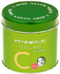 北海道・沖縄県のお客様、申し訳ありません。 送料が1000円必要となります。 カワイ肝油ドロップC20は肝油の主成分として知られるビタミンADとビタミンCが配合されております。 水なしでかんで服用できるオレンジ風味のゼリー状ドロップ剤ですので、どなたでも服用しやすくなっております。 効能 次の症状緩和 目の乾燥感。骨歯の発育不良。夜盲症（とり目）。くる病の予防。 次の場合のビタミンADの補給 妊娠・授乳期、病中病後の体力低下時、発育期、老年期。 用法・用量 成人（15歳以上）1回3粒1日1回、かんで服用してください。 7歳以上15歳未満 1日1回2粒 かんで服用してください。 1歳以上7歳未満 1日1回1粒 かんで服用してください。 成分・分量 3粒中 ビタミンA : 4,000国際単位 ビタミンD : 400国際単位 ビタミンC : 75mg 添加物 カンテン、クエン酸、β-カロテン、白糖、ブドウ糖、ペクチン、水アメ、グリセリン、クエン酸ナトリウム、香料、アラビアゴム 使用上の注意 相談すること 1.次の人は服用前に医師又は薬剤師に相談して下さい。 （1）医師の治療を受けている人。 （2）妊娠3ヵ月以内の妊婦、妊娠していると思われる人又は妊娠を希望する人。 （妊娠3ヵ月前から妊娠3ヵ月までの間にビタミンAを1日10,000国際単位以上摂取した妊婦から生まれた児に先天異常の割合が上昇したとの報告があります） 2.次の場合は、直に服用を中止し、この文書を持って医師又は薬剤師に相談してください。 （1）服用後、次の症状があらわれた場合。 消化器：悪心・嘔吐 皮ふ：かゆみ （2）1ヵ月位服用しても症状がよくならない場合。 3.次の症状があらわれることがあるので、このような症状の継続又は増強が見られた場合には、服用を中止し、医師又は薬剤師に相談してください。 下痢 保管及び取扱い上の注意 （1）直射日光の当たらない、湿気の少ない涼しい所に保管してください。 （2）小児の手の届かない所に保管してください。 （3）他の容器に入れ替えないでください。（誤用の原因になったり品質が変わる。） （4）使用期限をすぎた製品は服用しないでください。 この製品の詳細については下記にお問い合わせください。 東京都中野区中野6-3-5 河合製薬株式会 お客様相談室 TEL 03-3365-1124 発売元　河合製薬株式会 区分　日本製・【指定第2類医薬品】 使用期限：出荷時、使用期限まで半年以上あるものをお送りします。 広告文責　ドラッグフジカワ> 電話番号　0895-52-0007