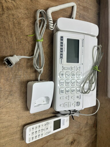 〈中古〉パナソニック おたっくす デジタルコードレスFAX 子機1台付き 1.9GHz DECT準拠方式 ホワイト KX-PD304DL-W 〈中古〉パナソニック おたっくす デジタルコードレスFAX 子機1台付き 1.9GHz DECT準拠方式 ホワイト KX-PD304DL-W