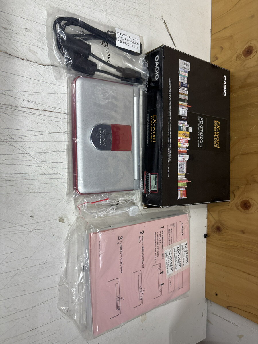 〈中古〉CASIO 電子辞書 Ex-word XD-ST6300RD レッド(100コンテンツ, 多辞書モデル, 6言語TTS/英語ネイティブダブル音声対応, 百ます計算対応, バックライト付高精細液晶)