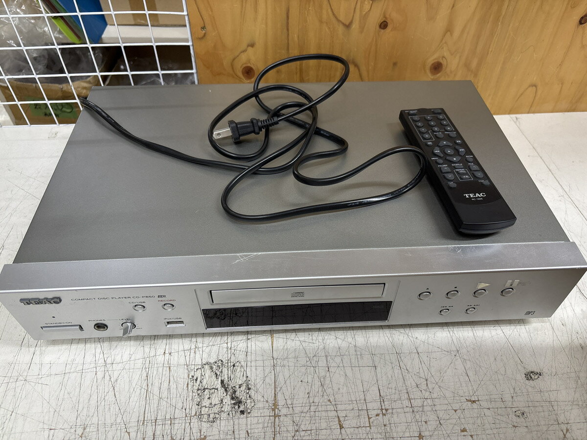 〈中古〉TEAC CDプレーヤー iPod対応 シルバー CD-P650-S