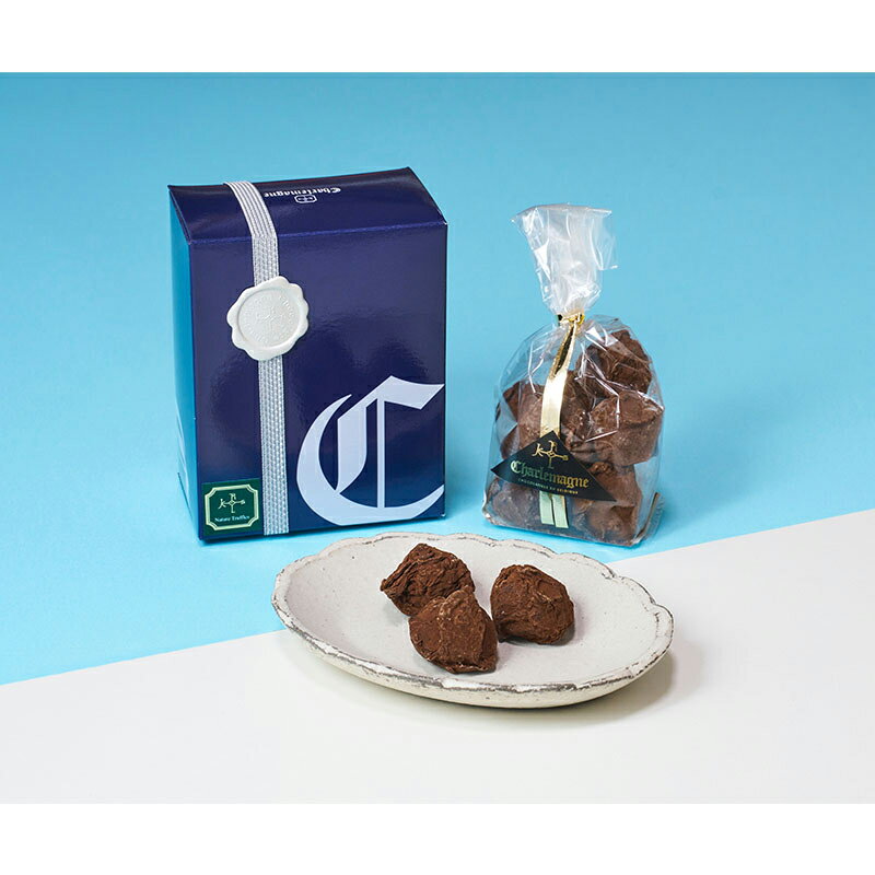 1粒1粒が手造り感のある口どけの良いチョコレート。ショコラティエが厳選されたカカオ豆を使い、伝統の製法で造られた逸品。［内容］トリュフ・ナチュレ 100g［賞味・消費期限］製造加工日から8ヵ月［箱サイズ］12cm×9.5×6cm