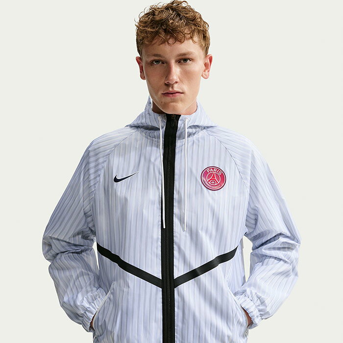 メーカー：ナイキ (NIKE)品名：パリ サンジェルマン PSG アウェイ アンセム ジャケット品番：IO4208-085■素材ポリエステル100%■カラーフットボールグレー/ホワイト/カレッジネイビー■生産国ラオス、タイ■サイズ目安M：胸囲96-104 / ウエスト81-89 / ヒップ96-104L：胸囲104-112 / ウエスト89-97 / ヒップ104-112XL：胸囲112-124 / ウエスト97-109 / ヒップ112-120(cm)2026年秋冬モデルパリ・サンジェルマンのサッカージャケットは、大切な試合のウォームアップや、お気に入りのチームの応援にぴったりのジッパー付きデザイン。滑らかな素材が肌から汗を逃がし、さらりとした状態をキープします。・軽量素材が、汗を肌から逃がしてすばやく蒸発。さらりと快適な状態をキープします。・柔らかなニット素材が適度に伸縮。・チームのエンブレムとカラーで、プライドをアピール。・リブ仕様のディテール・ジッパー付きポケット■キーワード: NIKE ナイキ パリ サンジェルマン PSG アンセムジャケット ウィンドブレーカー 長袖 トレーニングウェア 大人 メンズ クラブチーム当店は実店舗と在庫を共用しております。在庫更新のタイムラグの為に販売できない可能性があります。万が一、店頭・メーカーともに在庫切れの際はご容赦下さいませ。