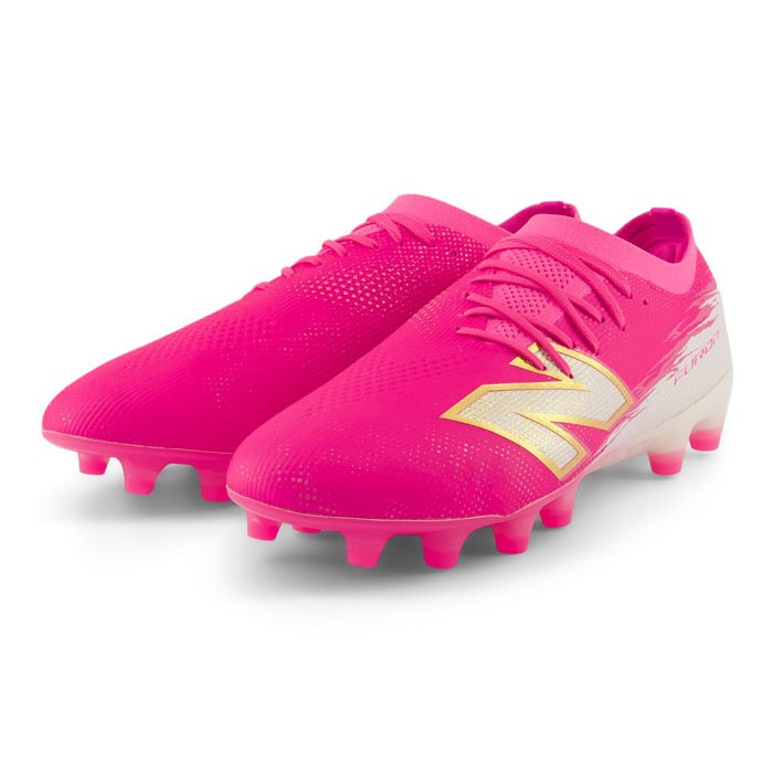 メーカー：ニューバランス (newbalance)品名：Furon Elite HG/AG V8品番：UF1H2EGD■アッパー合成繊維、合成樹脂■アウトソール合成樹脂底■ワイズD■カラーピンク■対応グラウンド天然芝・人工芝・土2026年5月発売スピードのために作られたFuron Eliteは、ゲームで最速のプレーヤーに合わせて精密な正確性を追求した洗練されたアップデートモデルです。調整されたHypoknitアッパーは、パワーショットや繊細なシュートで優れた足とボールの一体感を提供します。軽量で反応性の高いエリートレベルナイロンアウトソールは、ハードグラウンドや人工芝での使用に対応しています。キーワード: newbalance ニューバランス Furon Elite HG/AG V8 フューロン サッカー スパイク シューズ 土 人工芝 天然芝 大人当店は実店舗と在庫を共用しております。在庫更新のタイムラグの為に販売できない可能性があります。万が一、店頭・メーカーともに在庫切れの際はご容赦下さいませ。