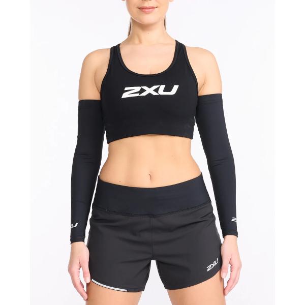 ※ご注意※現在物流の増加により、配送に大幅な遅延が発生しております。お届け日時をご指定いただいた場合も指定通りのお届けができない場合がございます。予めご了承ください。宅配便の場合、購入画面及び自動配信メールに「佐川急便」と記載されておりますが、お届け先地域や梱包サイズによってはヤマト運輸での配送に変更となります。発送後に送信される出荷通知メールに記載の配送業者でのお届けとなります。予めご了承ください。コンプレッションスリムアームガードは、腕が細い方、細身の体型の方のために開発されたアームガード。ロングスリーブのコンプレッショントップの代わりに選択できる汎用性の高いアイテム。快適なシームレス構造、自由な動きのための柔軟な間接式エルボーゾーン、そして最も強力なコンプレッションにより、究極の筋肉の安定化とパフォーマンス最大化、腕部の疲労低減、そしてスピーディーな回復をもたらす。■カラーBLK/SIL■サイズ(二の腕周り/前腕長さ)cmXS(二の腕周り:16-21cm/前腕長さ:23-25cm)S(二の腕周り:21-27cm/前腕長さ:25-28cm)M(二の腕周り:27-32cm/前腕長さ:28-31cm)※通常の2XUアームスリーブとサイズが異なります。■備考男女兼用2本1組左右兼用(左用・右用の違いはありません)※商品の色はお使いのソフトウェアやモニターの仕様、設定により実際の商品と異なる場合がありますのでご了承ください。◆当店在庫品◆・複数店舗でも販売している為、完売の場合もございますのでご了承ください。■洗濯時の注意2XUの素材はクラストップのコンプレッション力を有しており、生地を傷めず性能を維持するためには以下の点にご注意ください。特に汗や塩素、お湯や熱風などが繊維を劣化、痛めるため冷水にて手洗いのうえ陰干しをお願いいたします。洗濯機をご使用の際は洗濯ネットまたは傷みやすい衣類に対応した設定などを選択頂く事をおすすめしております。・必ず冷水で洗濯してください。・漂白剤を使用しないでください。・ドライヤーや乾燥機を使用しないでください。・日光や天日干しを避けてください。直射日光が当たらない日陰干し推奨・アイロンを使用しないでください。・プールやスパ等塩素を含む環境下での使用は避けてください。なお、上記お手入れ推奨事項に反する使用による製品劣化、生地破損等につきましては製品保証しかねます旨、ご理解ご了承の程お願い申し上げます。