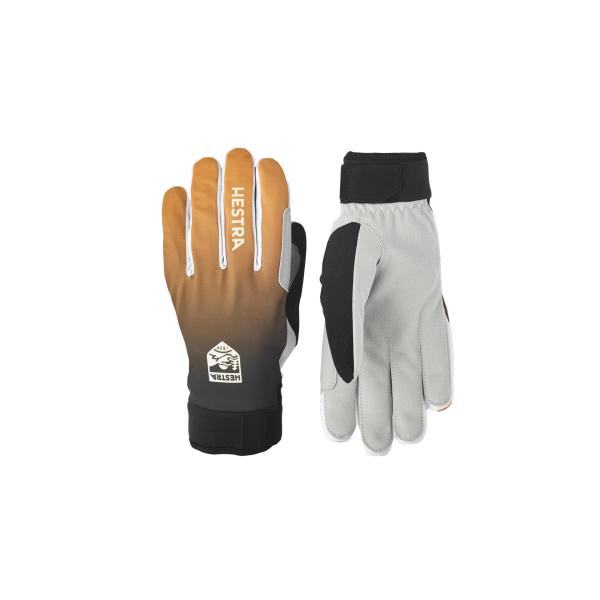 宅配便の場合、購入画面及び自動配信メールに「佐川急便」と記載されておりますが、お届け先地域や梱包サイズによってはヤマト運輸での配送に変更となります。発送後に送信される出荷通知メールに記載の配送業者でのお届けとなります。予めご了承ください。HESTRA VENTUSをメイン素材に使用した、クロスカントリー用グローブ。裏地は通気性と保温性、速乾性を併せ持つグリッドフリースにより適度な保温力があります。親指外側には吸汗素材によるノーズワイプ（鼻水拭き）を備えています。■Palm：Storech polyester■Back：Hestra Haevy lycra fabric■Lining：HESTRA VENTUS■Features：Neoprene cuff, Nose wipe※商品の色はブラウザやお使いのモニターの仕様、設定により実際の商品と異なる場合がありますのでご了承ください。※こちらの商品はクリックポスト利用可能商品です。■クリックポスト選択の場合1．翌日配送・日時指定・代金引換はご利用いただけません。2．郵便受けへの投函となります。3．複数購入等によりクリックポストのサイズを超過した場合は宅配便（790円）に変更させていただきます。4．Tシャツ等の幅のある商品は折りたたまれる為しわができる場合がございます。5．配送に関する保障はございません。予めご了承ください。